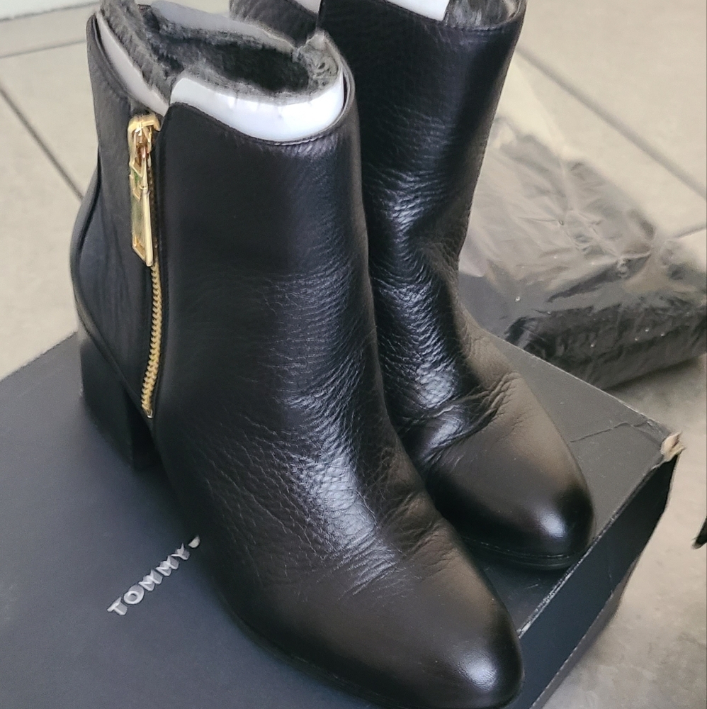 Tommy hilfiger booties size 6M